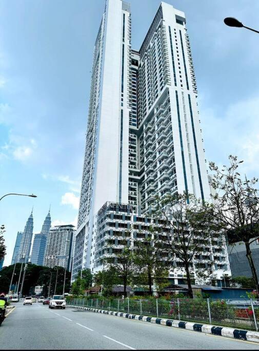 The Colony Klcc View By Nzv * Kuala Lumpur